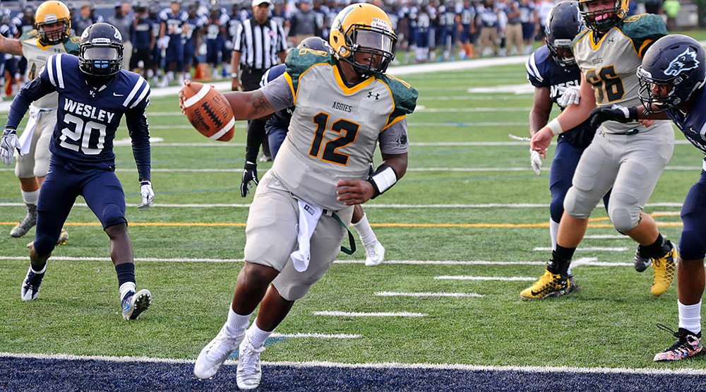 Dashawn Darden runs into the end zone